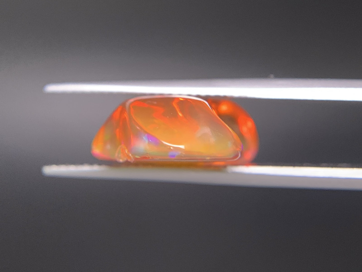 ファイアオパール　8.460ct　宝石ソーティング付き　20.2㎜×13.3㎜×6.7㎜　 ルース（ 裸石 ）　 1689Y