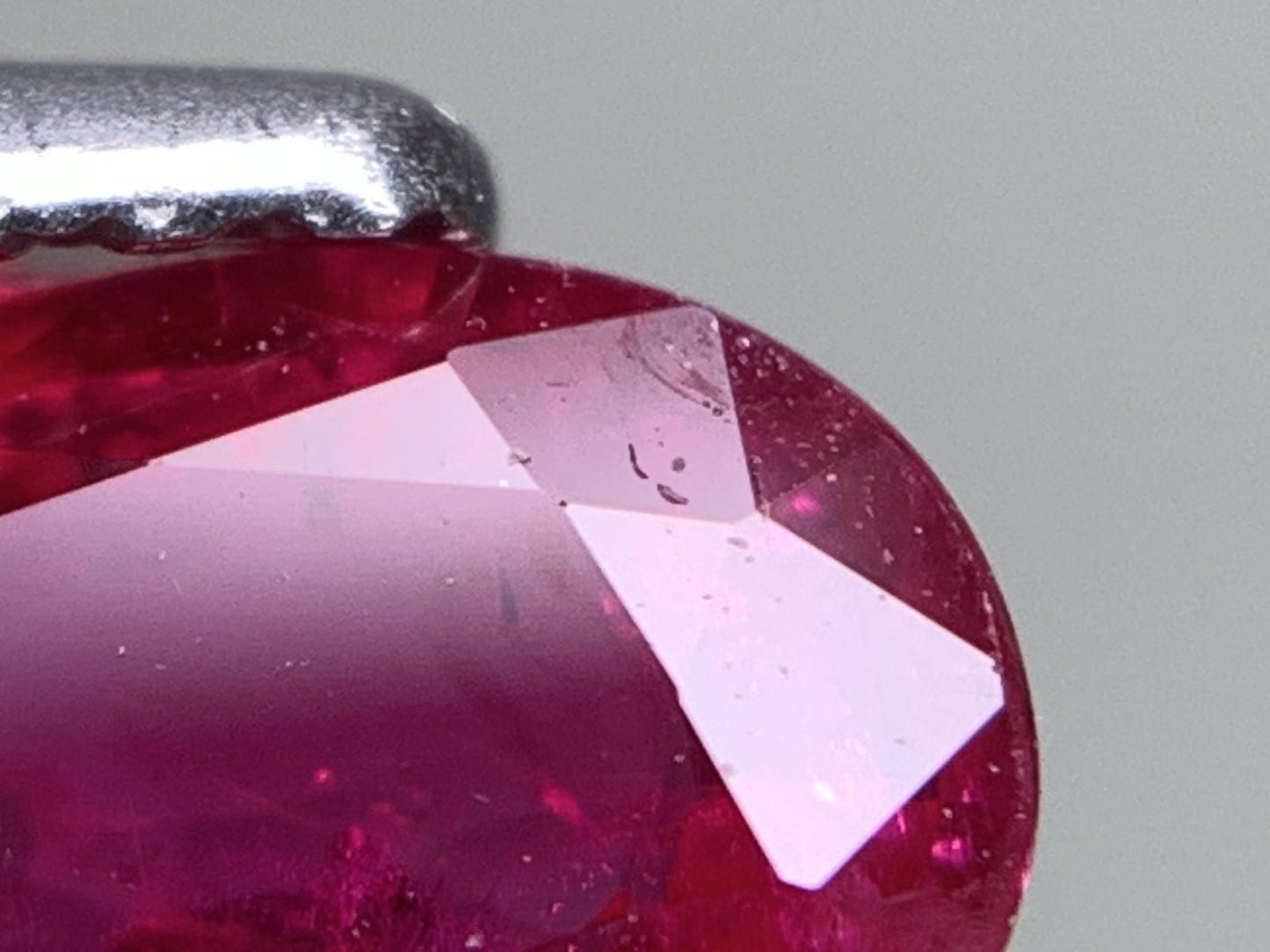 ルビー 天然 0.849ct 宝石ソーティング付き 6.8㎜×4.8㎜×2.6㎜ ルース（ 裸石 ） 7378Y