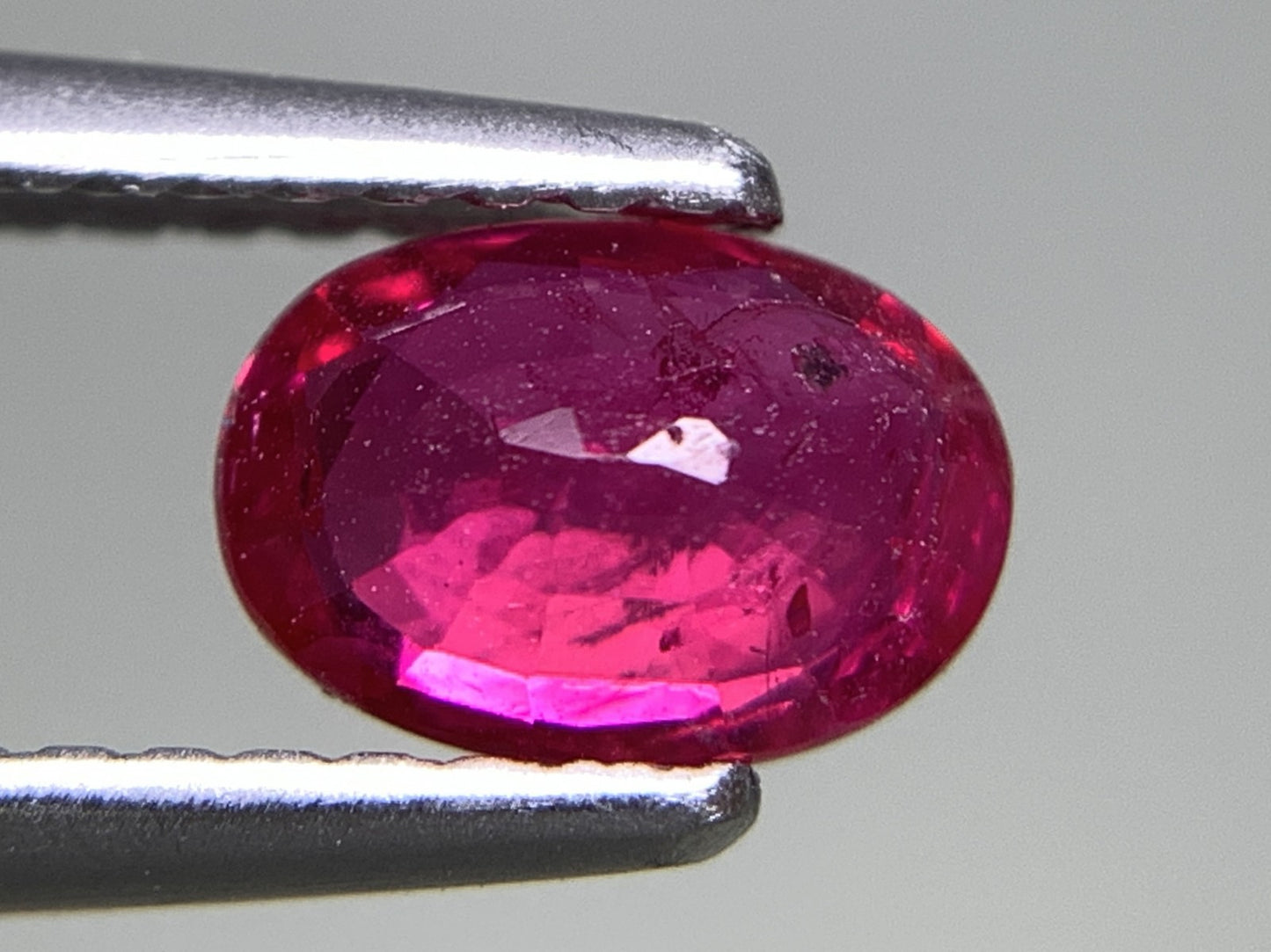 ルビー 天然 0.849ct 宝石ソーティング付き 6.8㎜×4.8㎜×2.6㎜ ルース（ 裸石 ） 7378Y