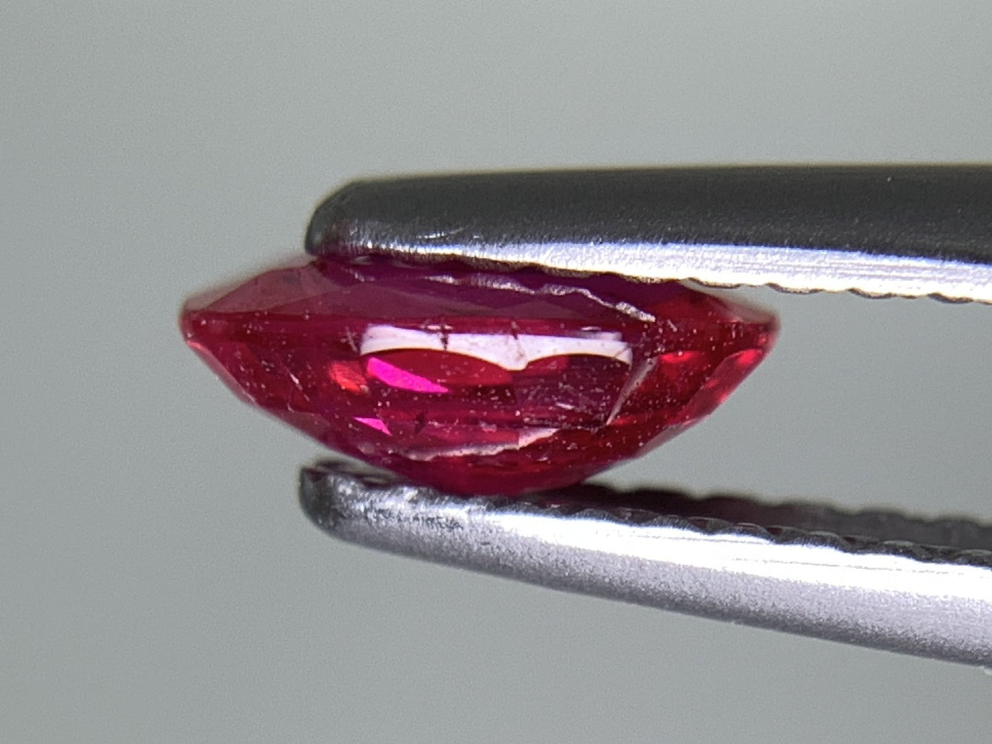 ルビー 天然 0.849ct 宝石ソーティング付き 6.8㎜×4.8㎜×2.6㎜ ルース（ 裸石 ） 7378Y