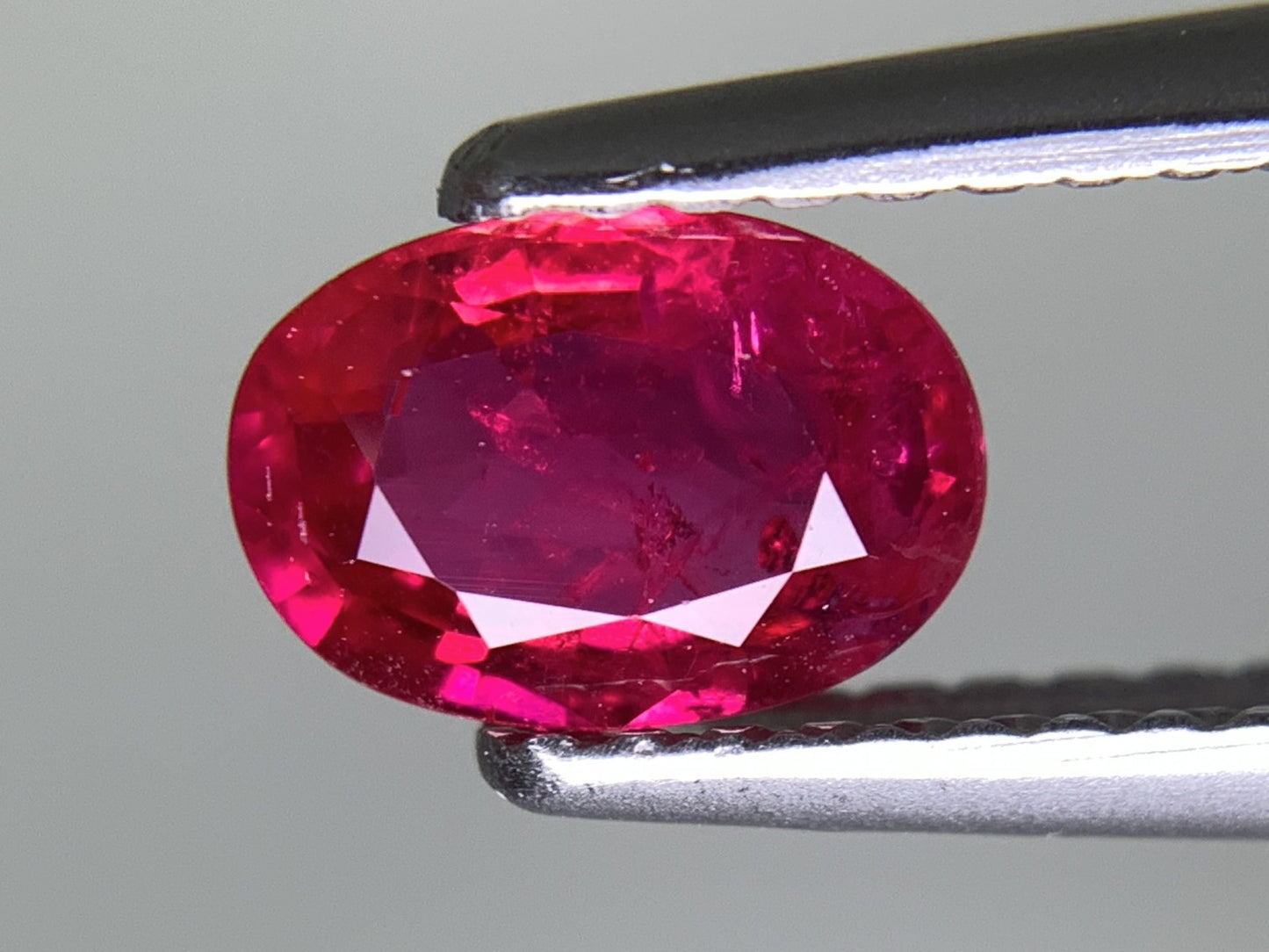 ルビー 天然 0.849ct 宝石ソーティング付き 6.8㎜×4.8㎜×2.6㎜ ルース（ 裸石 ） 7378Y