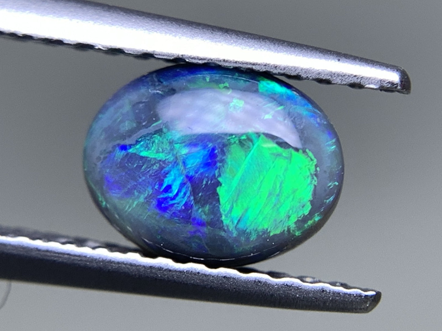 ブラックオパール 0.732ct  宝石ソーティング付き  7.0㎜×5.5㎜×3.1㎜ 天然 ルース（ 裸石 ） 4802Y