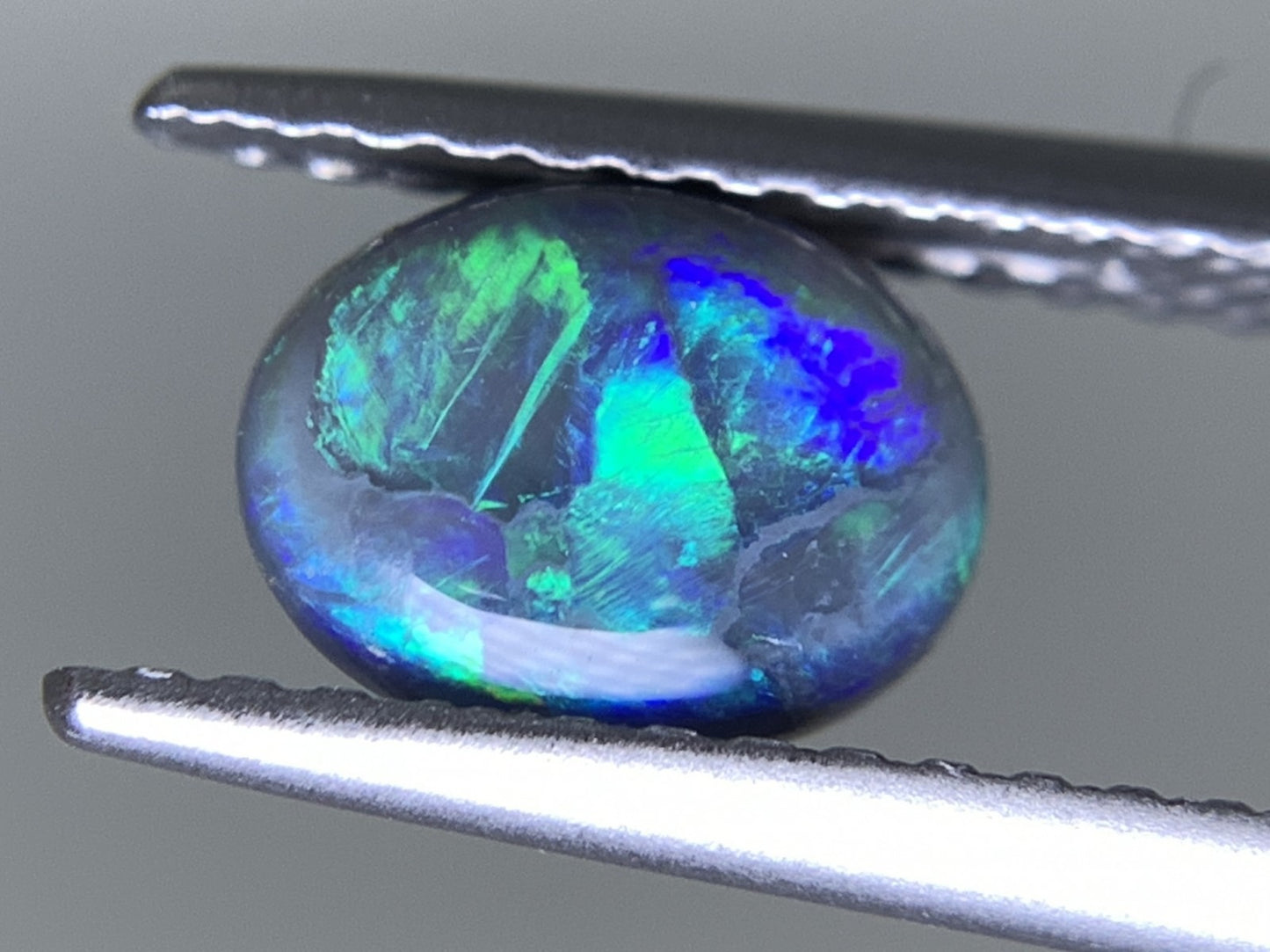 ブラックオパール 0.732ct  宝石ソーティング付き  7.0㎜×5.5㎜×3.1㎜ 天然 ルース（ 裸石 ） 4802Y
