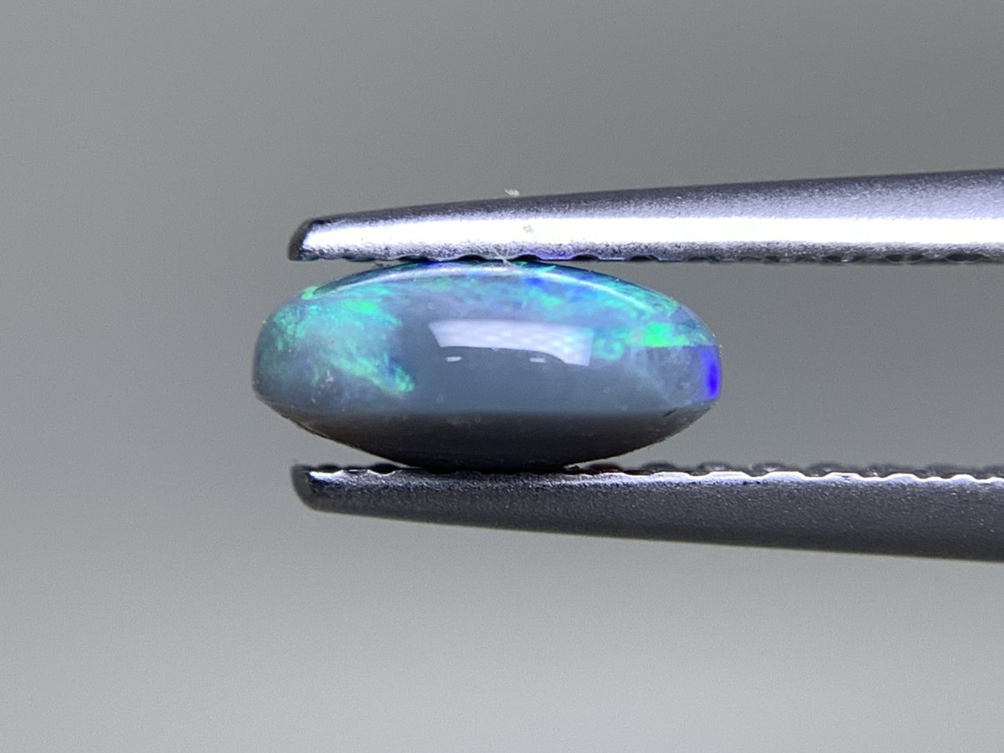 ブラックオパール 0.732ct  宝石ソーティング付き  7.0㎜×5.5㎜×3.1㎜ 天然 ルース（ 裸石 ） 4802Y