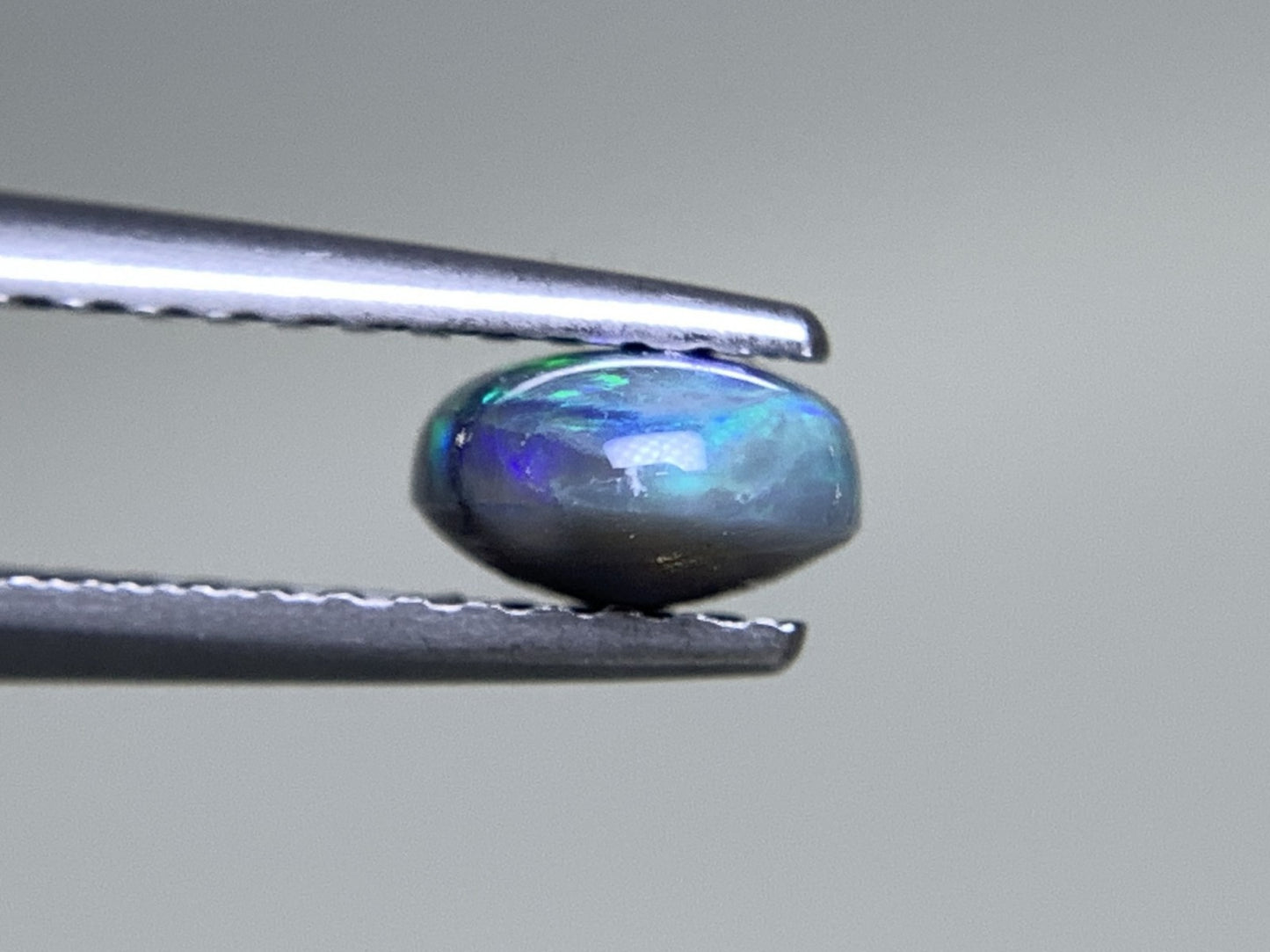 ブラックオパール 0.732ct  宝石ソーティング付き  7.0㎜×5.5㎜×3.1㎜ 天然 ルース（ 裸石 ） 4802Y