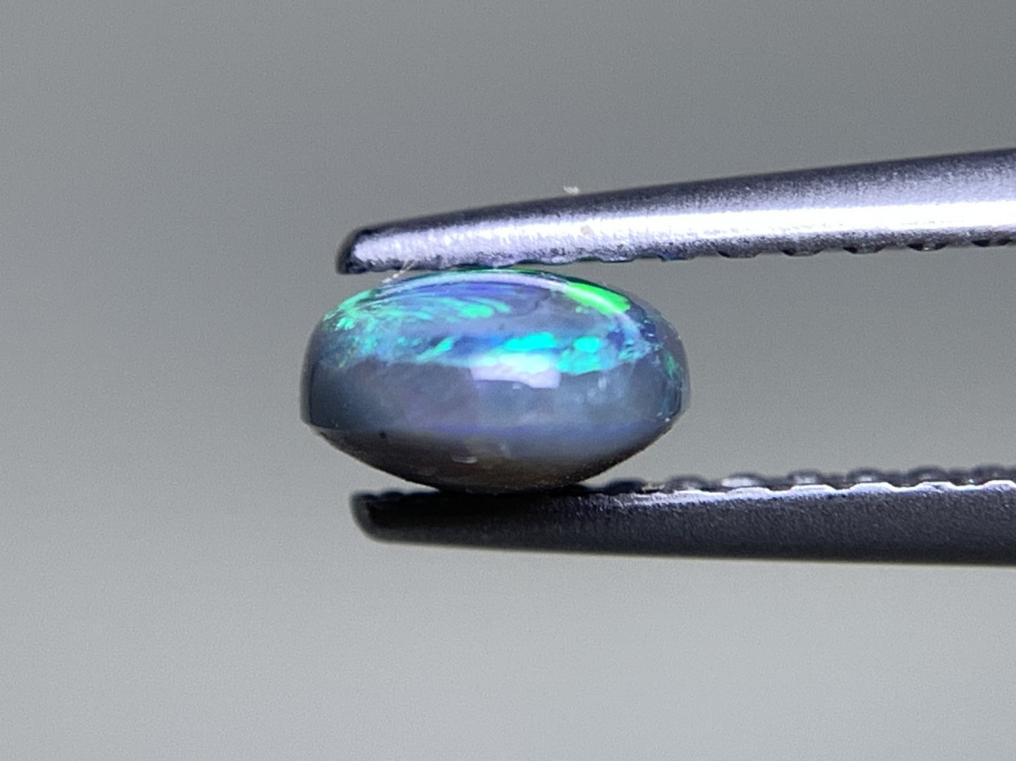 ブラックオパール 0.732ct  宝石ソーティング付き  7.0㎜×5.5㎜×3.1㎜ 天然 ルース（ 裸石 ） 4802Y