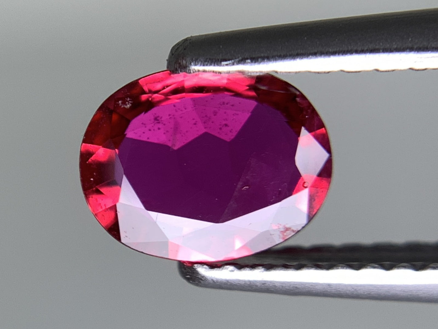 ルビー 天然 0.661ct 宝石ソーティング付き 6.9㎜×5.4㎜×1.5㎜ ルース（ 裸石 ） 7386Y