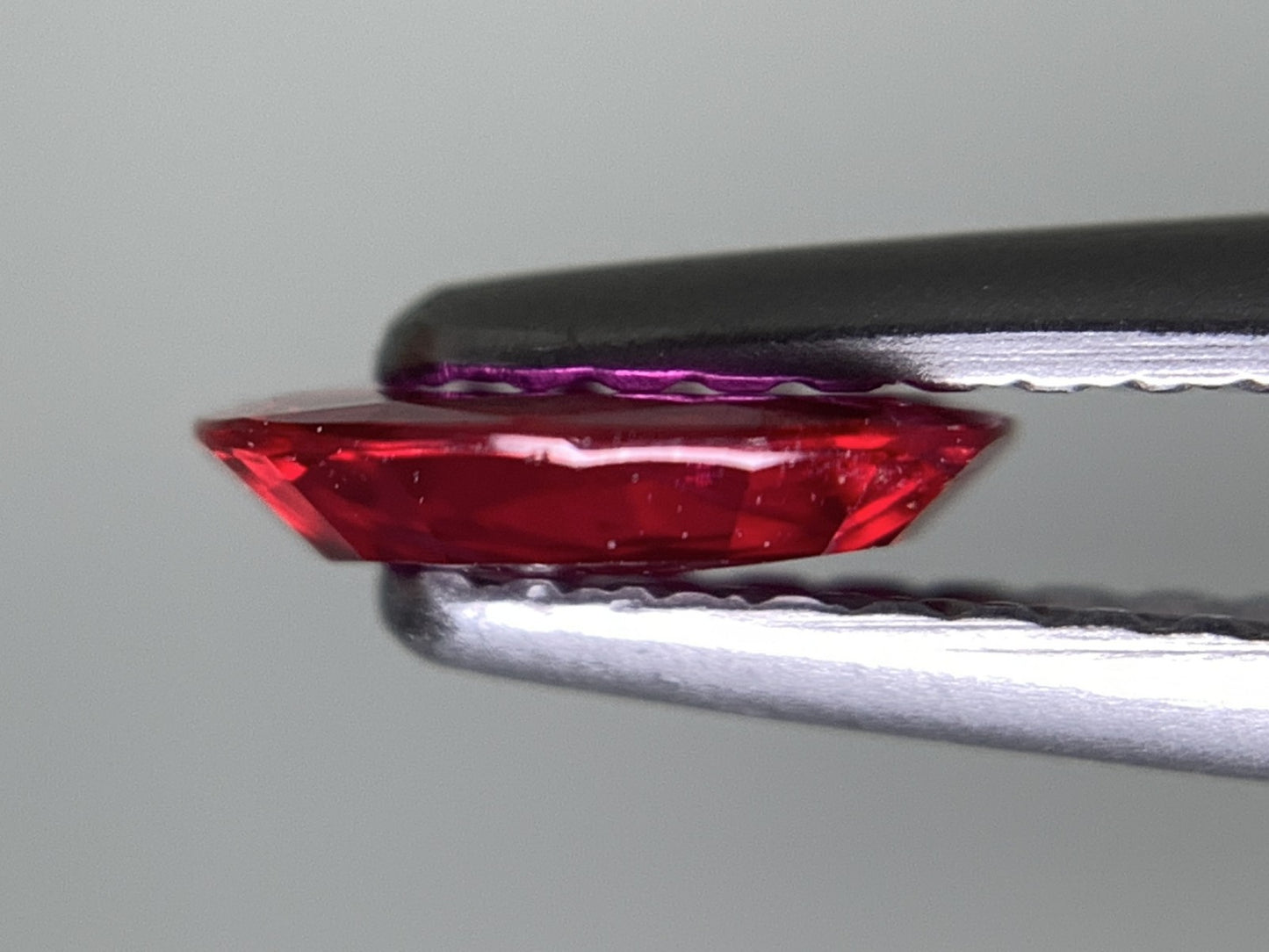 ルビー 天然 0.661ct 宝石ソーティング付き 6.9㎜×5.4㎜×1.5㎜ ルース（ 裸石 ） 7386Y
