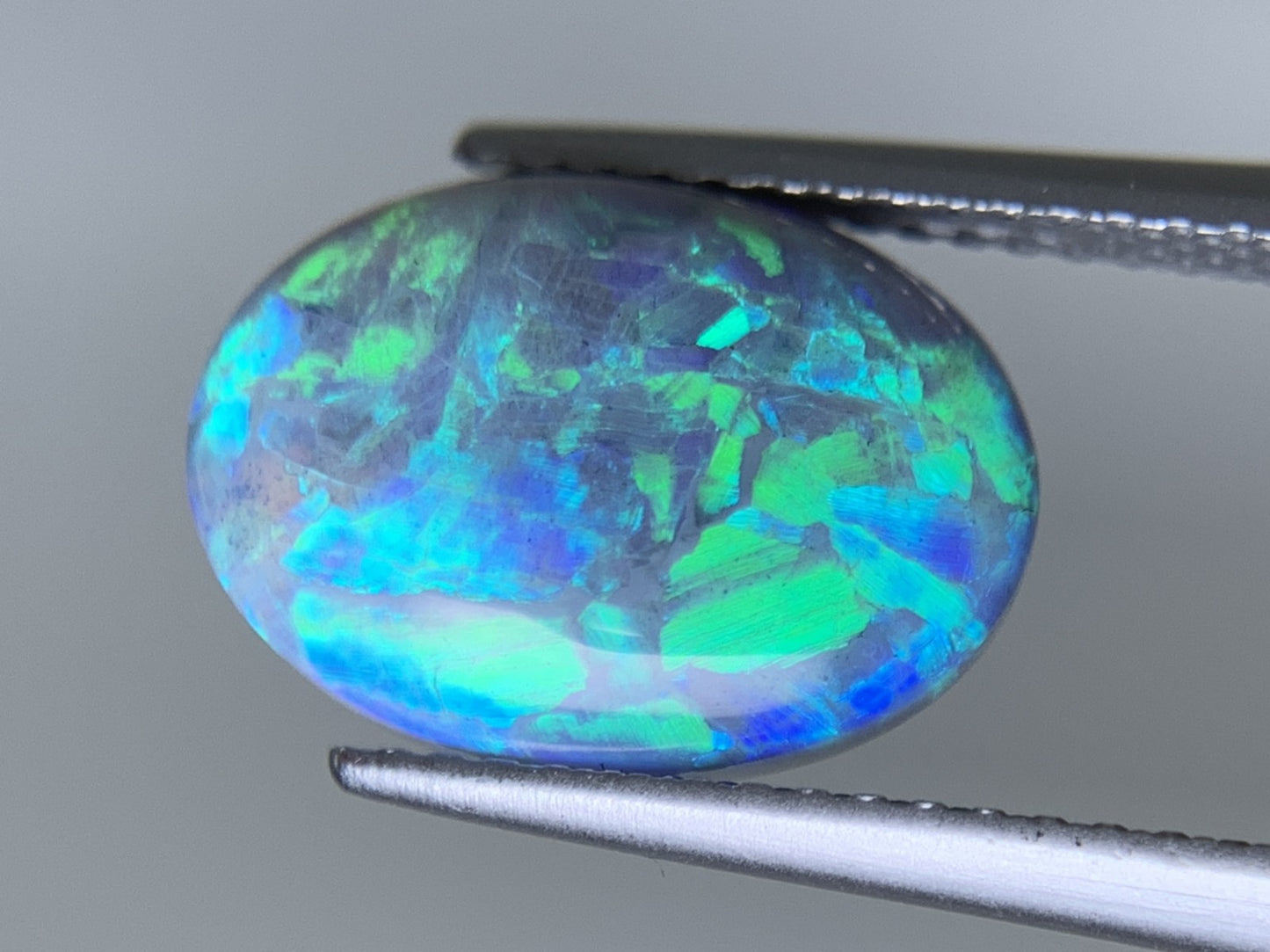 ブラックオパール 天然 4.334ct カン有り 中央宝石ソーティング付き 13.0㎜×9.2㎜×5.5㎜ ルース（ 裸石 ） 6496Y
