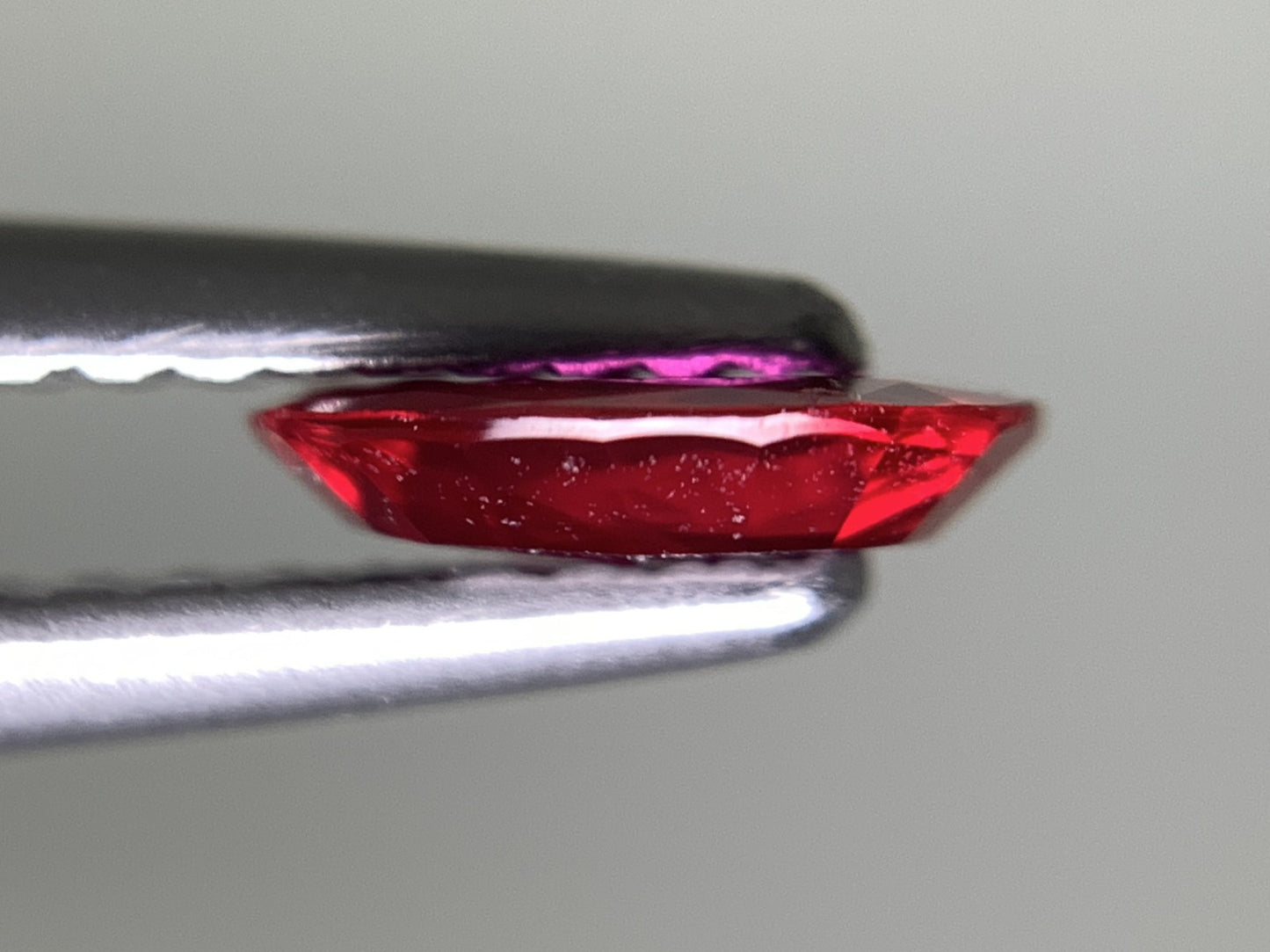 ルビー 天然 0.661ct 宝石ソーティング付き 6.9㎜×5.4㎜×1.5㎜ ルース（ 裸石 ） 7386Y