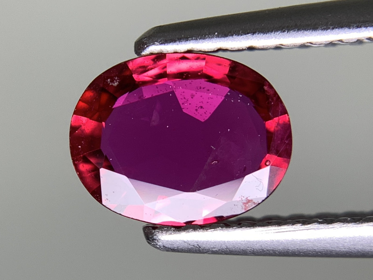 ルビー 天然 0.661ct 宝石ソーティング付き 6.9㎜×5.4㎜×1.5㎜ ルース（ 裸石 ） 7386Y
