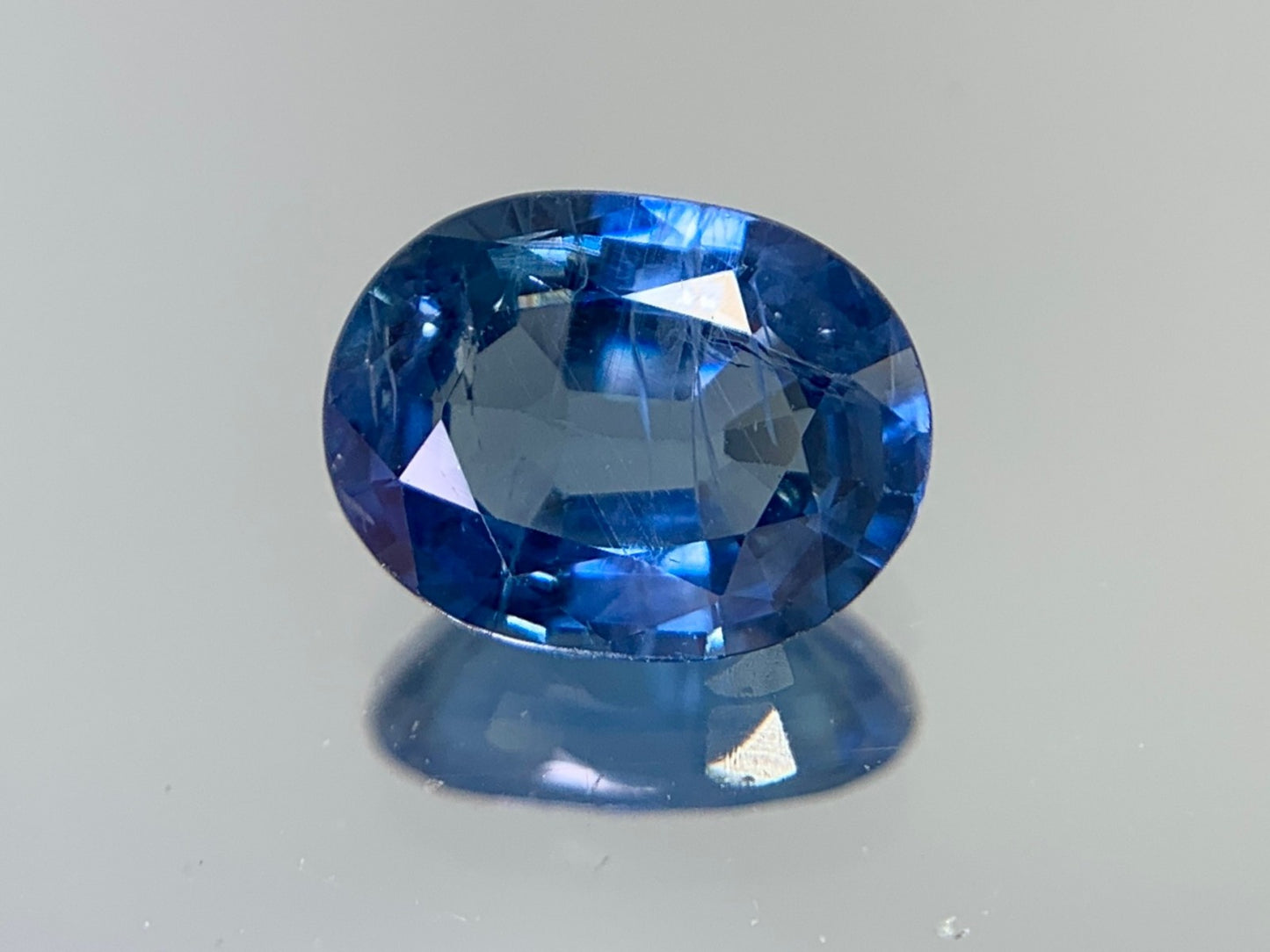 サファイア　1.431ct　宝石ソーティング付き　7.9㎜×6.0㎜×3.2㎜　 ルース（ 裸石 ）　 1700Y