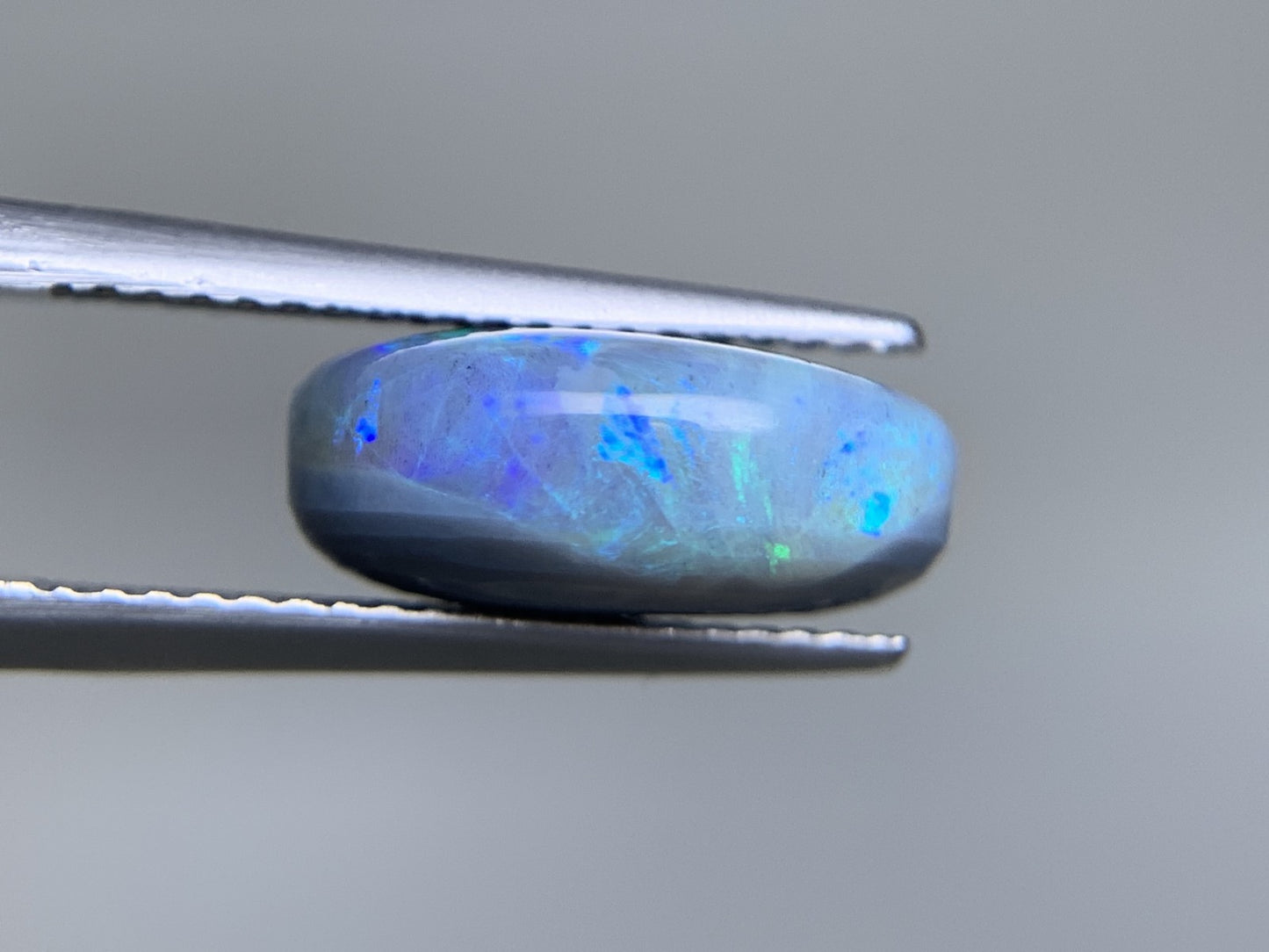 ブラックオパール 天然 4.334ct カン有り 中央宝石ソーティング付き 13.0㎜×9.2㎜×5.5㎜ ルース（ 裸石 ） 6496Y