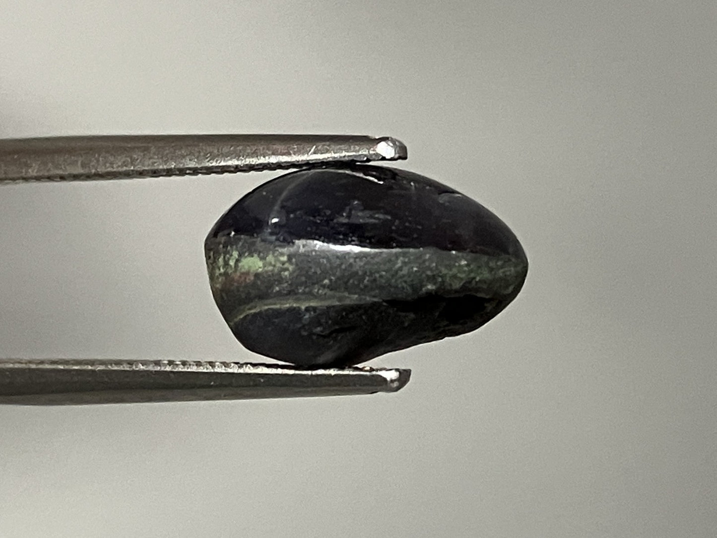 スターサファイア 天然 8.880ct 宝石ソーティング付き 11.9㎜×9.6㎜×7.5㎜ ルース（ 裸石 ） 6259YY