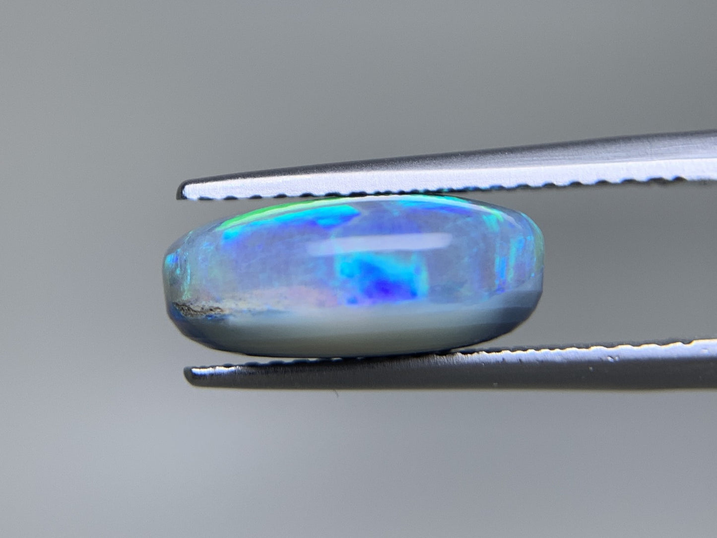 ブラックオパール 天然 4.334ct カン有り 中央宝石ソーティング付き 13.0㎜×9.2㎜×5.5㎜ ルース（ 裸石 ） 6496Y