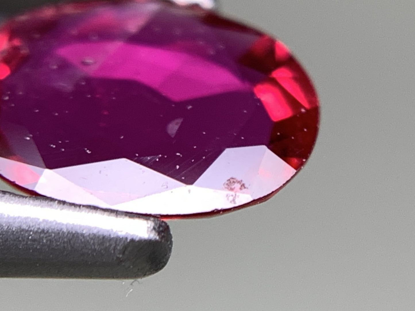 ルビー 天然 0.661ct 宝石ソーティング付き 6.9㎜×5.4㎜×1.5㎜ ルース（ 裸石 ） 7386Y