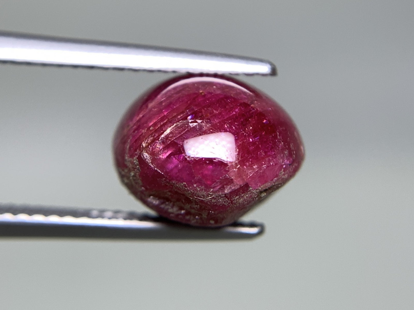 ルビー 天然 13.867ct 宝石ソーティング付き 13.8㎜×11.1㎜×8.6㎜ ルース（ 裸石 ） 7468Y