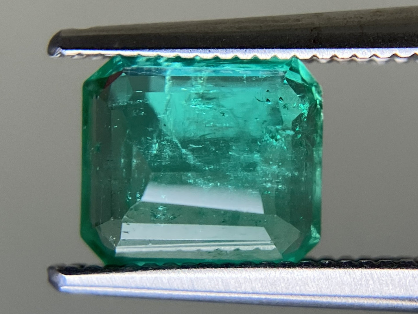 エメラルド 天然 1.610ct 中央宝石ソーティング付き 7.55㎜×6.63㎜×3.93㎜ ルース（ 裸石 ） 6243YY