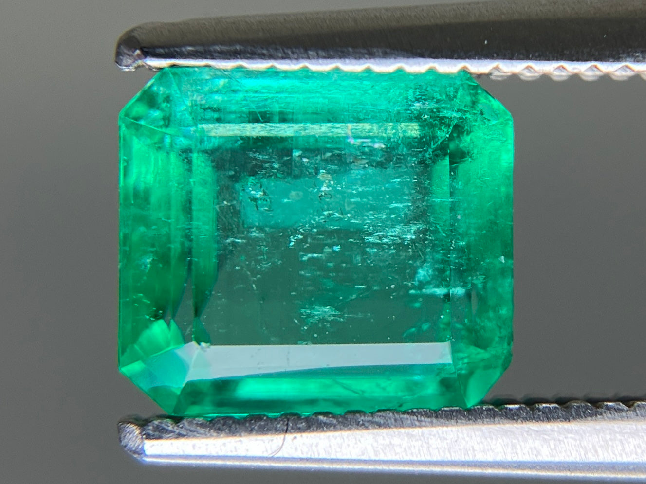 エメラルド 天然 1.610ct 中央宝石ソーティング付き 7.55㎜×6.63㎜×3.93㎜ ルース（ 裸石 ） 6243YY