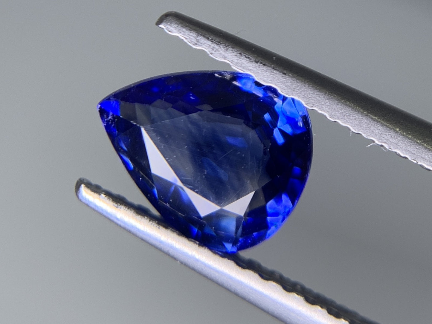 サファイア　1.321ct　宝石ソーティング付き　7.4㎜×6.1㎜×3.3㎜　 ルース（ 裸石 ）　 1698Y