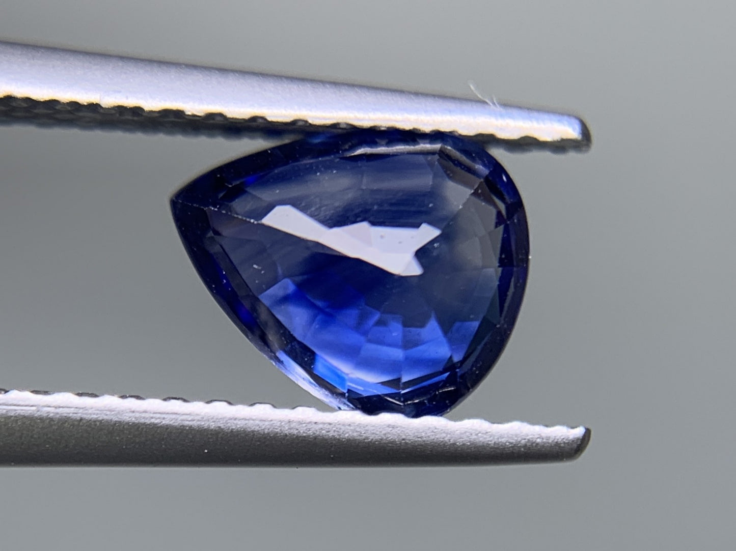 サファイア　1.321ct　宝石ソーティング付き　7.4㎜×6.1㎜×3.3㎜　 ルース（ 裸石 ）　 1698Y