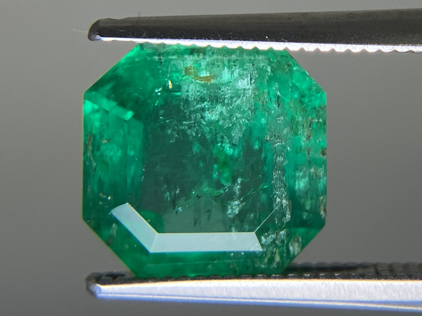 エメラルド 天然 3.217ct 中央宝石ソーティング付き 9.59㎜×9.38㎜×4.99㎜ ルース（ 裸石 ） 6260YY