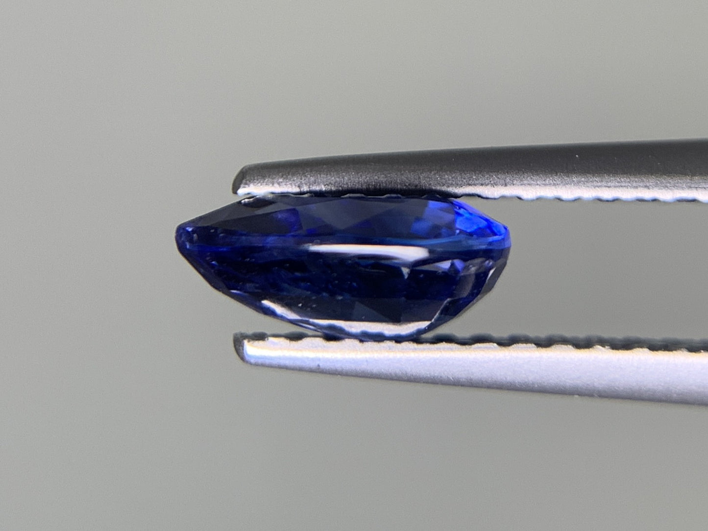 サファイア　1.321ct　宝石ソーティング付き　7.4㎜×6.1㎜×3.3㎜　 ルース（ 裸石 ）　 1698Y
