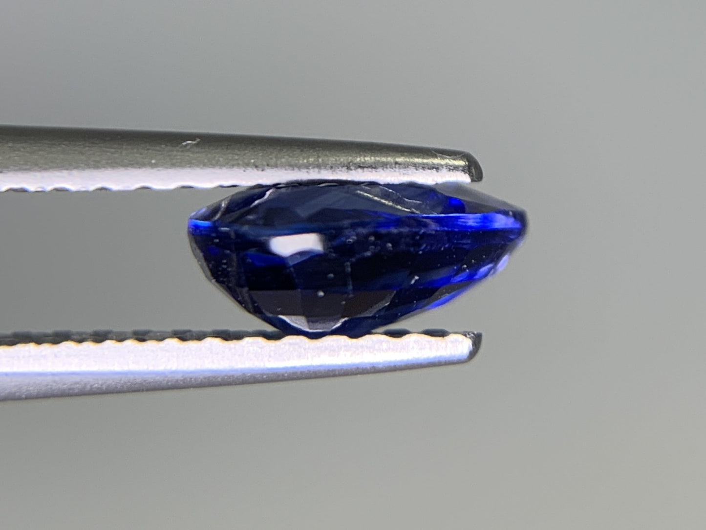 サファイア　1.321ct　宝石ソーティング付き　7.4㎜×6.1㎜×3.3㎜　 ルース（ 裸石 ）　 1698Y