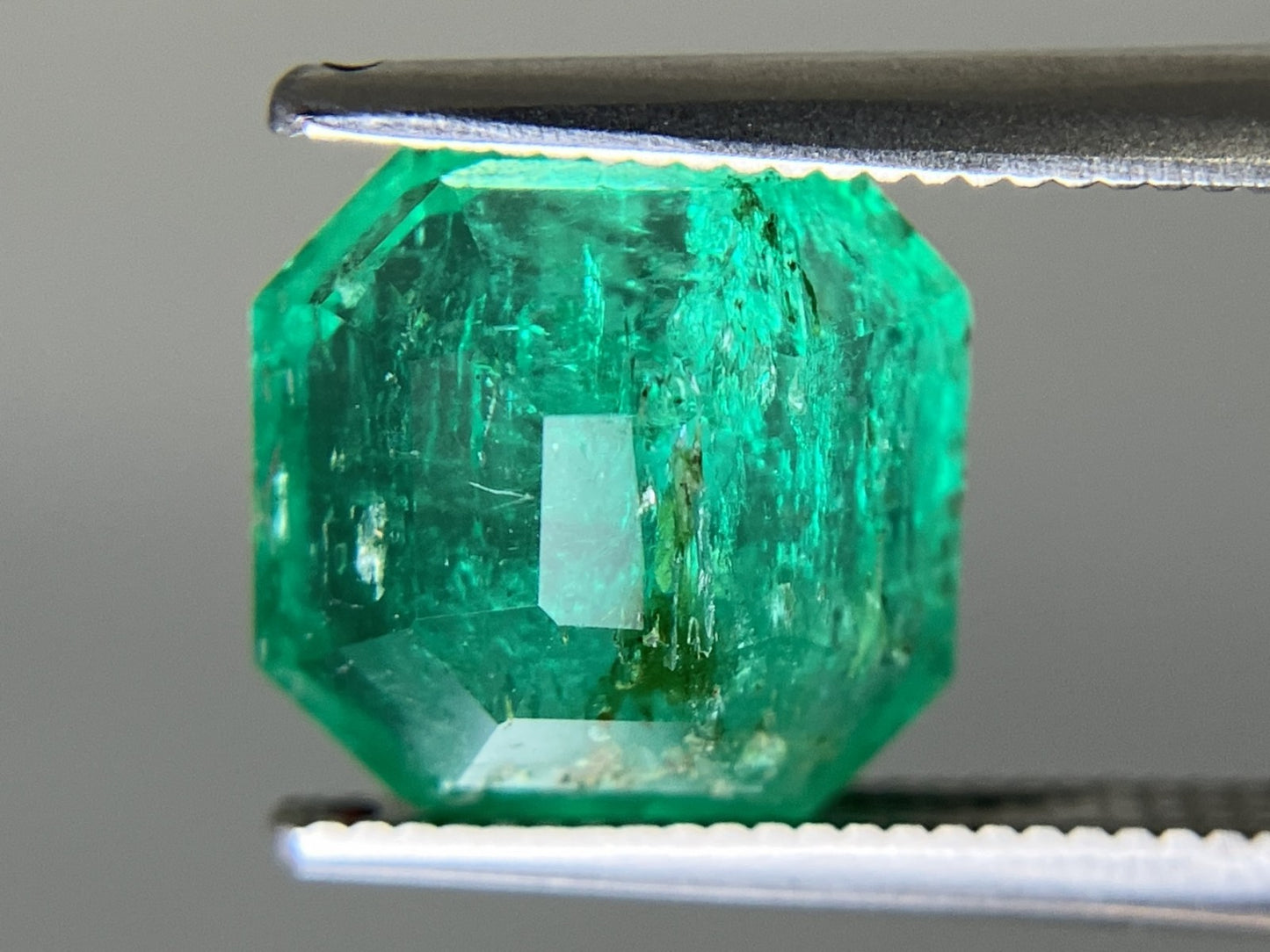 エメラルド 天然 3.217ct 中央宝石ソーティング付き 9.59㎜×9.38㎜×4.99㎜ ルース（ 裸石 ） 6260YY