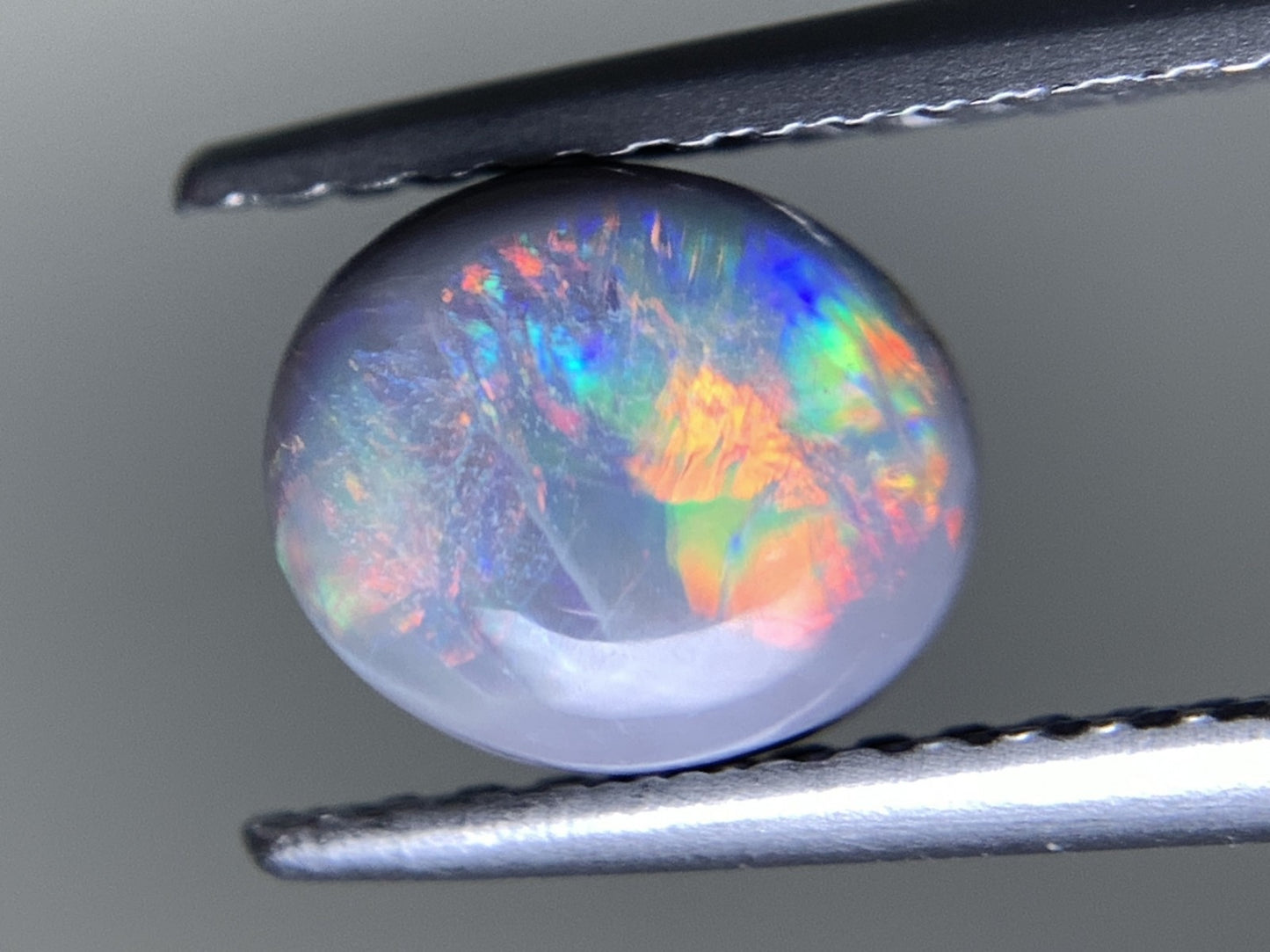 ブラックオパール  天然  0.958ct  中央宝石ソーティング付き  7.3㎜×6.2㎜×3.3㎜   ルース（ 裸石 ） 5500Y