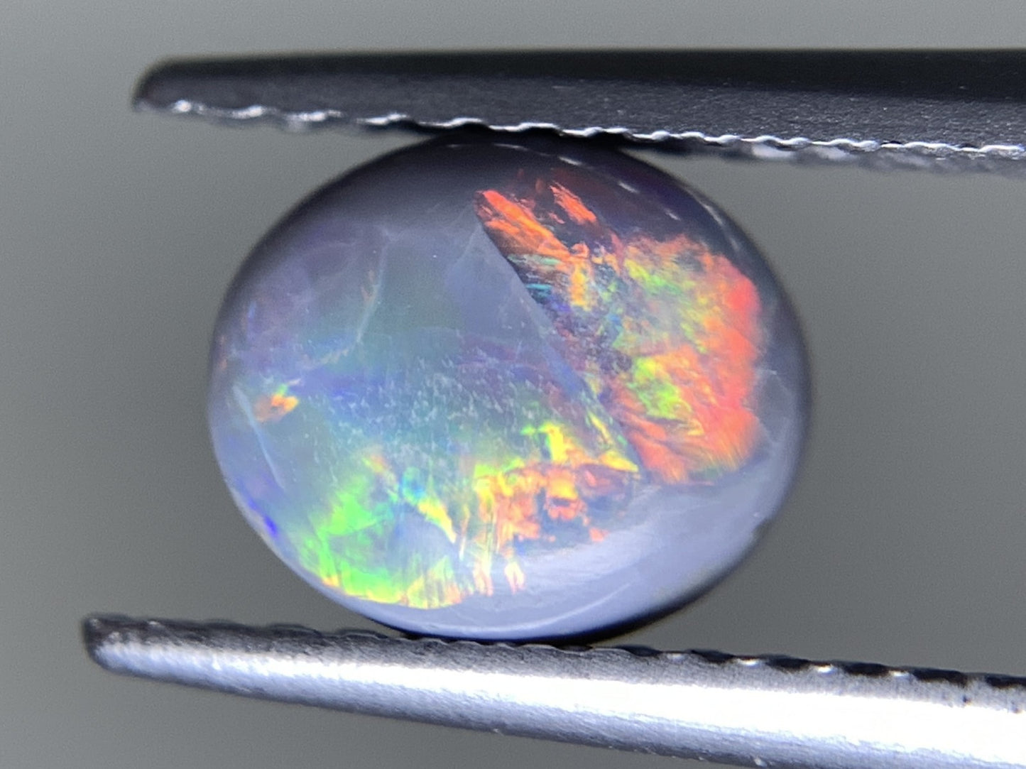 ブラックオパール  天然  0.958ct  中央宝石ソーティング付き  7.3㎜×6.2㎜×3.3㎜   ルース（ 裸石 ） 5500Y