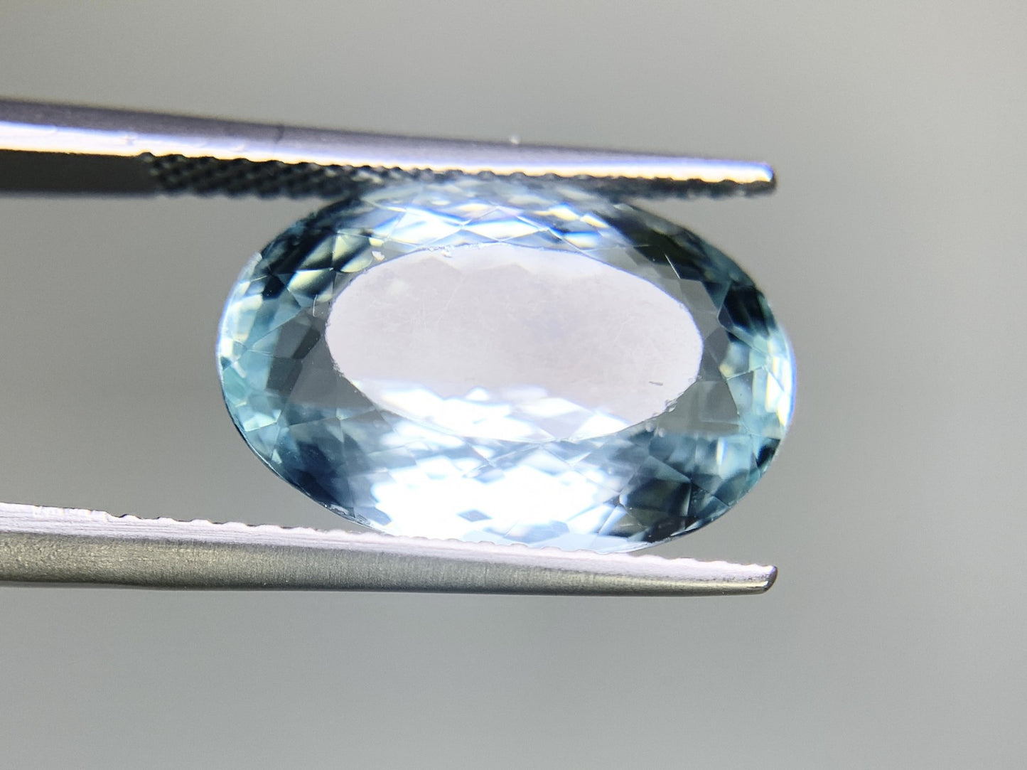 アクアマリン　7.117ct　宝石ソーティング付き　15.33㎜×10.44㎜×6.96㎜　 ルース（ 裸石 ）　 1718Y