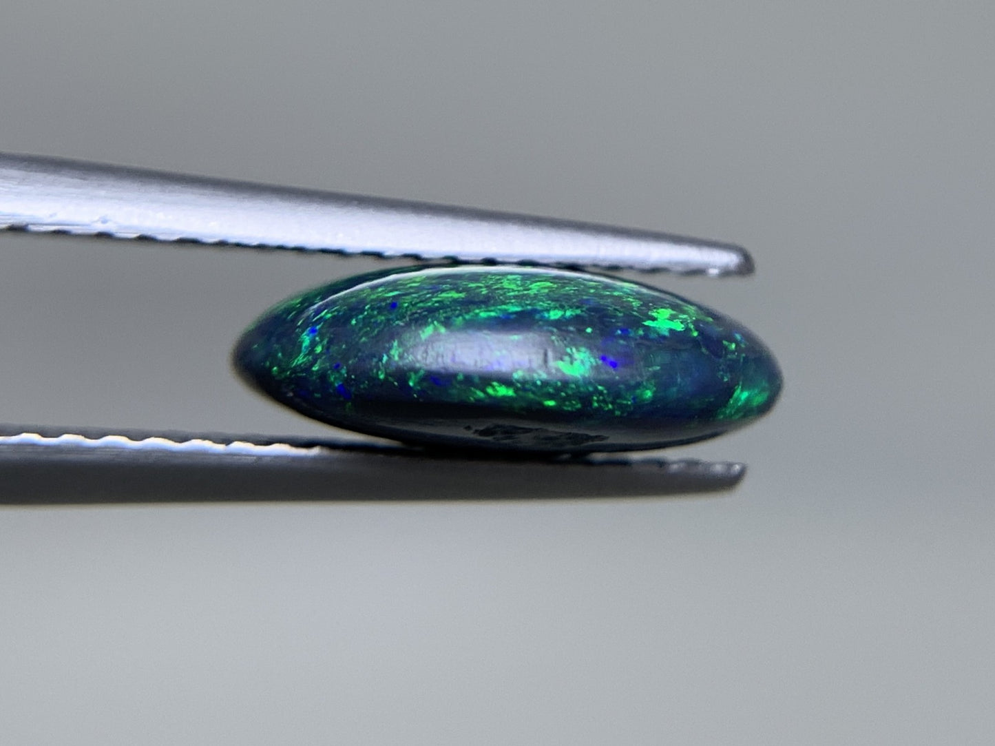 ブラックオパール 天然 2.974ct 中央宝石ソーティング付き 12.2㎜×10.2㎜×4.1㎜ ルース（ 裸石 ） 6473Y
