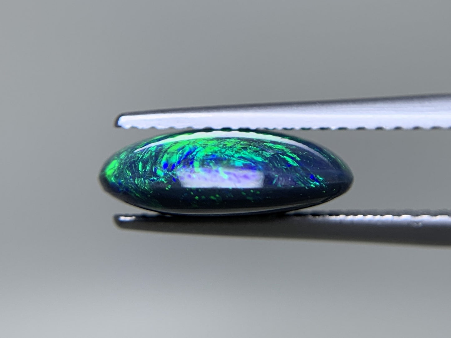 ブラックオパール 天然 2.974ct 中央宝石ソーティング付き 12.2㎜×10.2㎜×4.1㎜ ルース（ 裸石 ） 6473Y