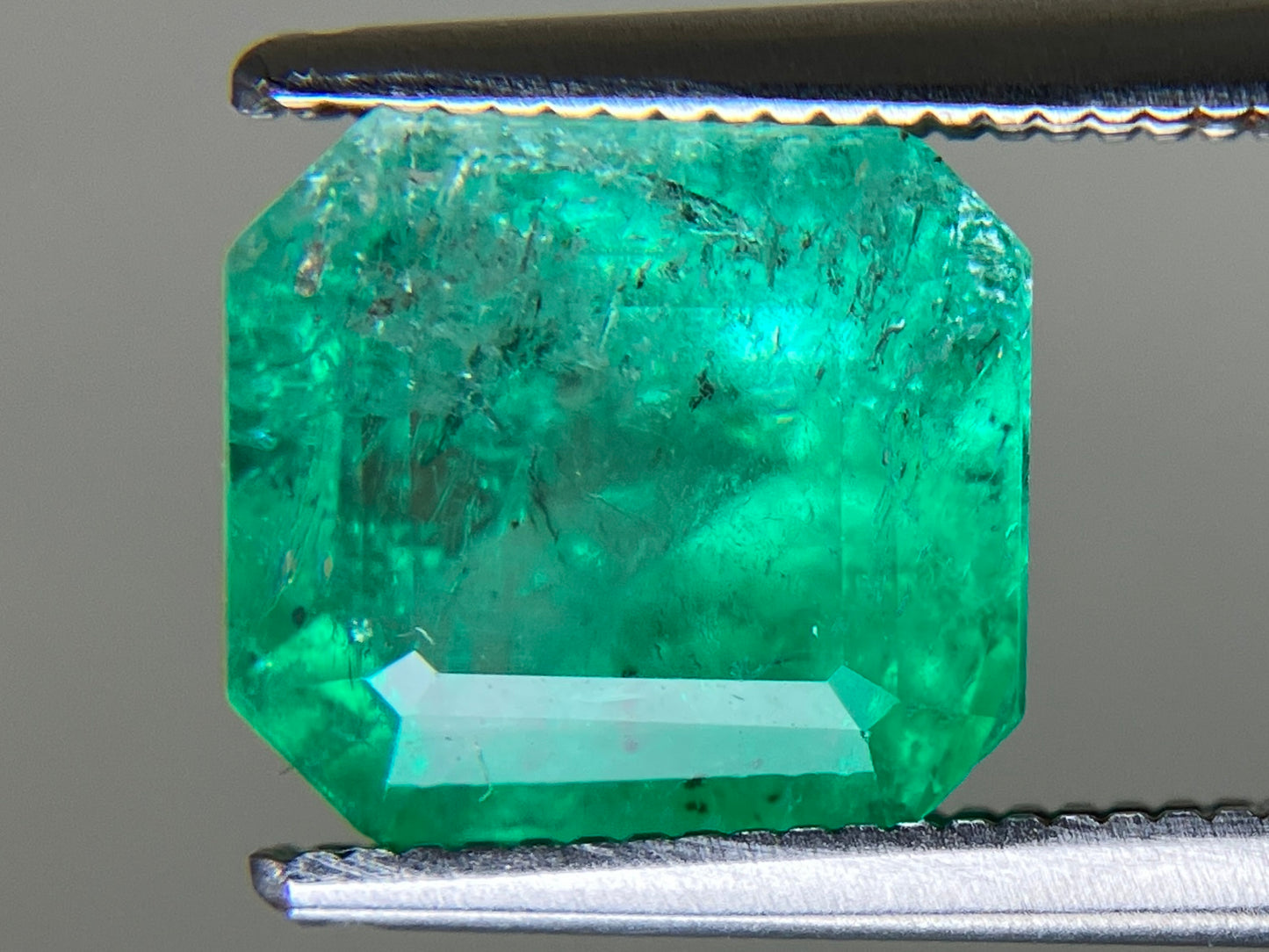 エメラルド 天然 3.062ct 中央宝石ソーティング付き 9.03㎜×8.33㎜×6.86㎜ ルース（ 裸石 ） 6233YY