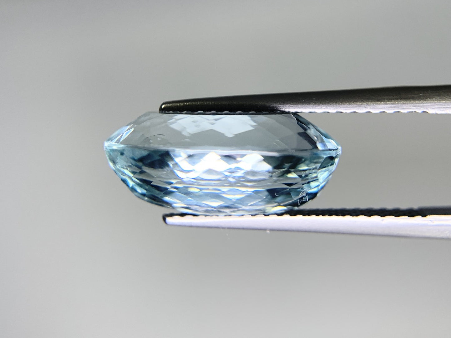 アクアマリン　7.117ct　宝石ソーティング付き　15.33㎜×10.44㎜×6.96㎜　 ルース（ 裸石 ）　 1718Y