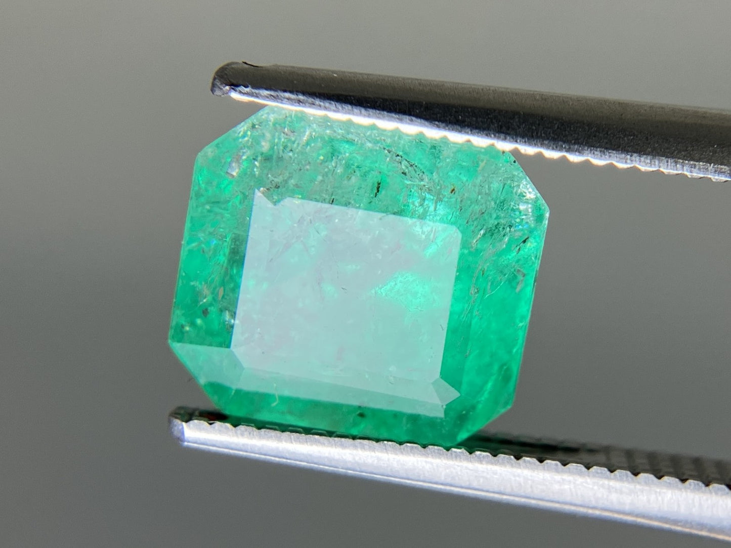 エメラルド 天然 3.062ct 中央宝石ソーティング付き 9.03㎜×8.33㎜×6.86㎜ ルース（ 裸石 ） 6233YY