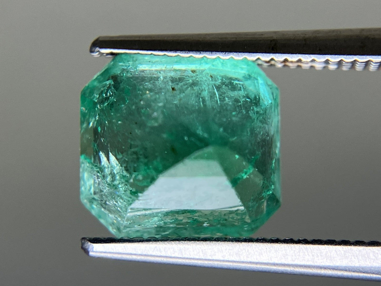 エメラルド 天然 3.062ct 中央宝石ソーティング付き 9.03㎜×8.33㎜×6.86㎜ ルース（ 裸石 ） 6233YY