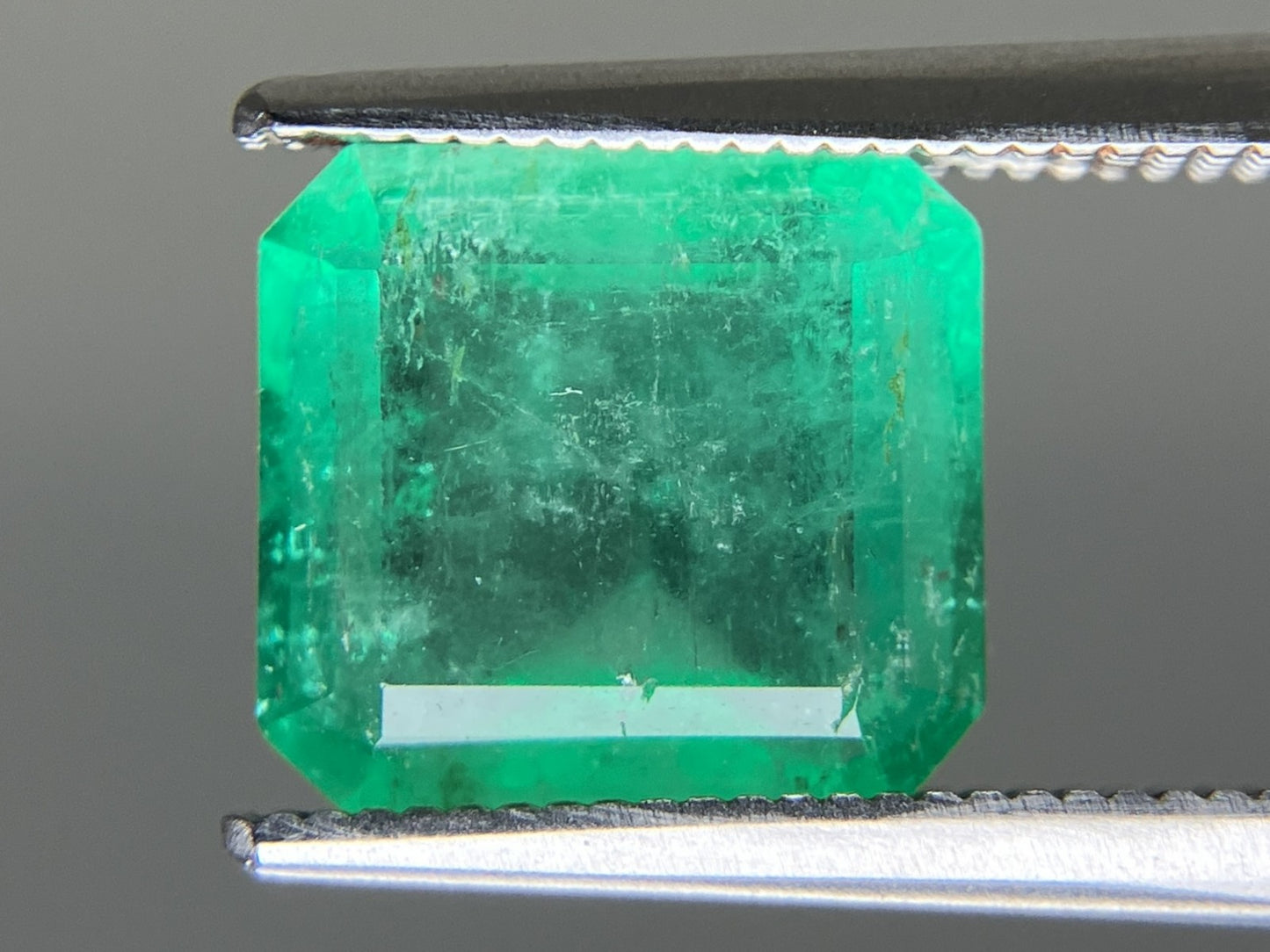 エメラルド 天然 2.979ct 中央宝石ソーティング付き 9.55㎜×8.83㎜×4.84㎜ ルース（ 裸石 ） 6187YY
