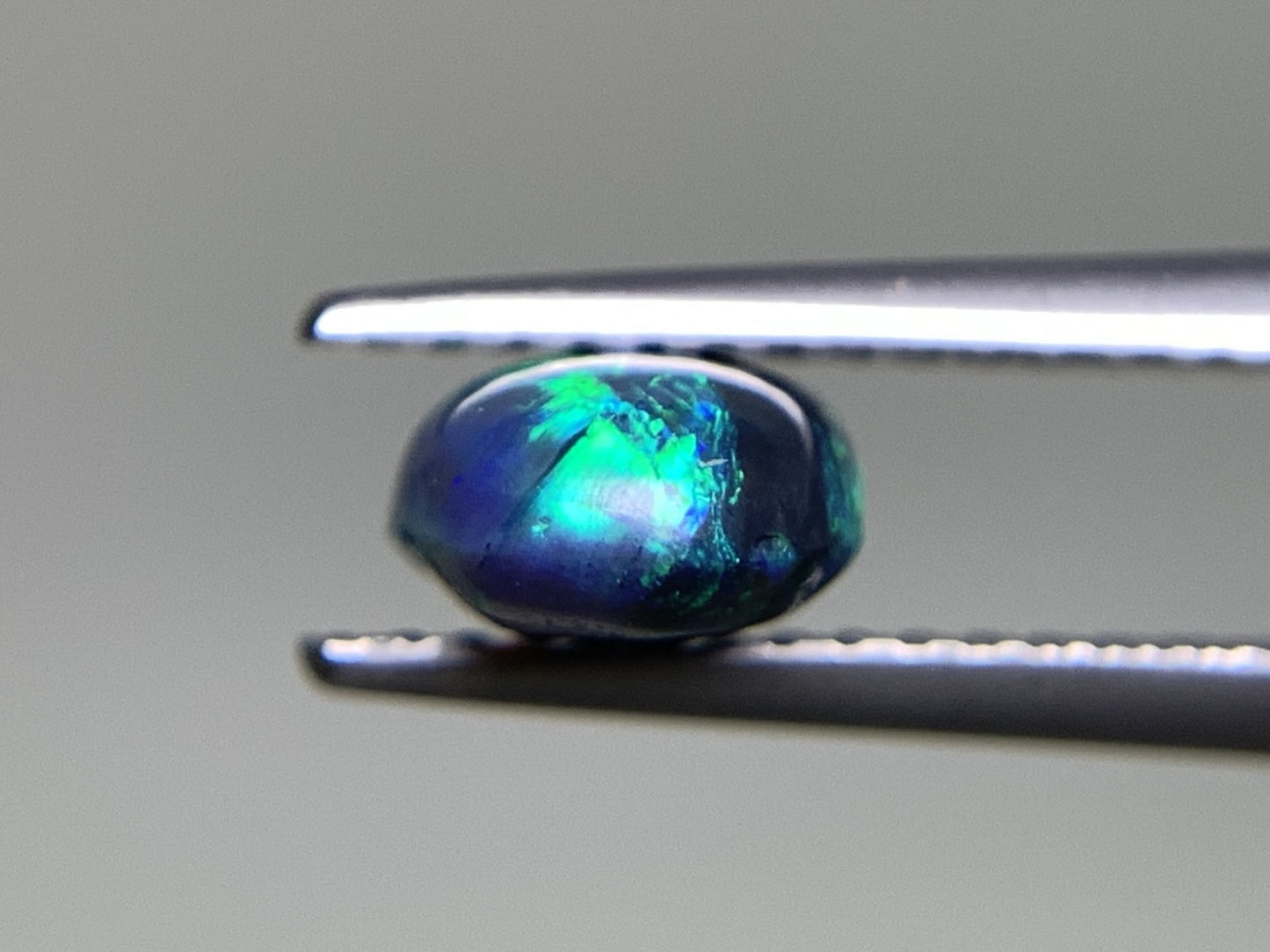 ブラックオパール 1.299ct 中央宝石ソーティング付き 9.6㎜×6.1㎜×3.7㎜ 天然 ルース（ 裸石 ） 4661Y