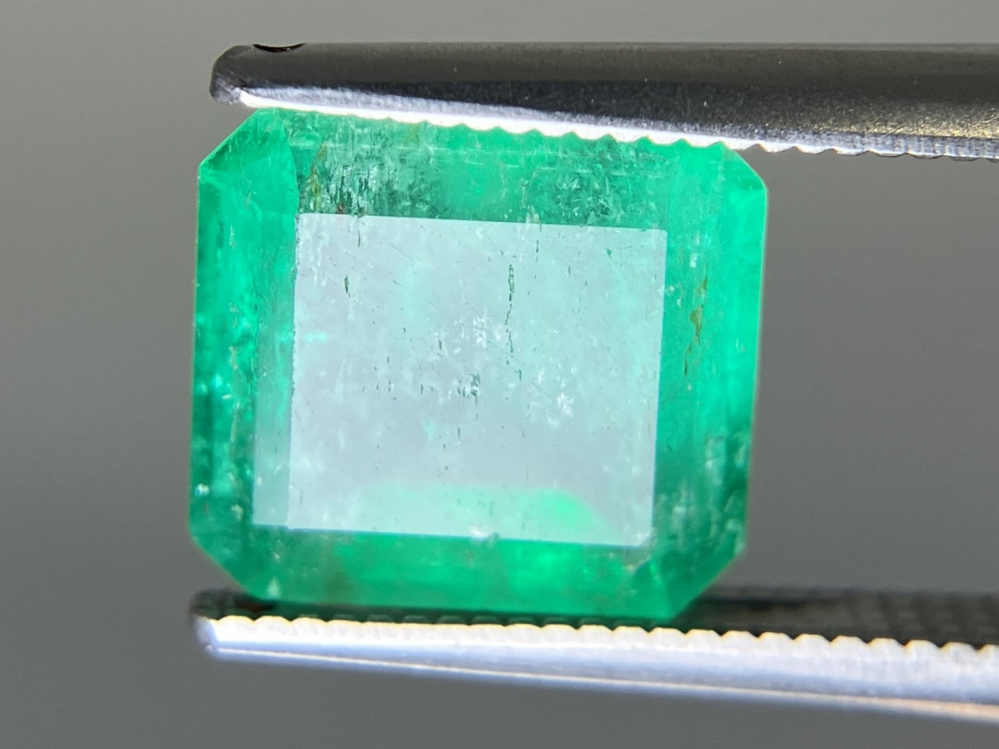 エメラルド 天然 2.979ct 中央宝石ソーティング付き 9.55㎜×8.83㎜×4.84㎜ ルース（ 裸石 ） 6187YY