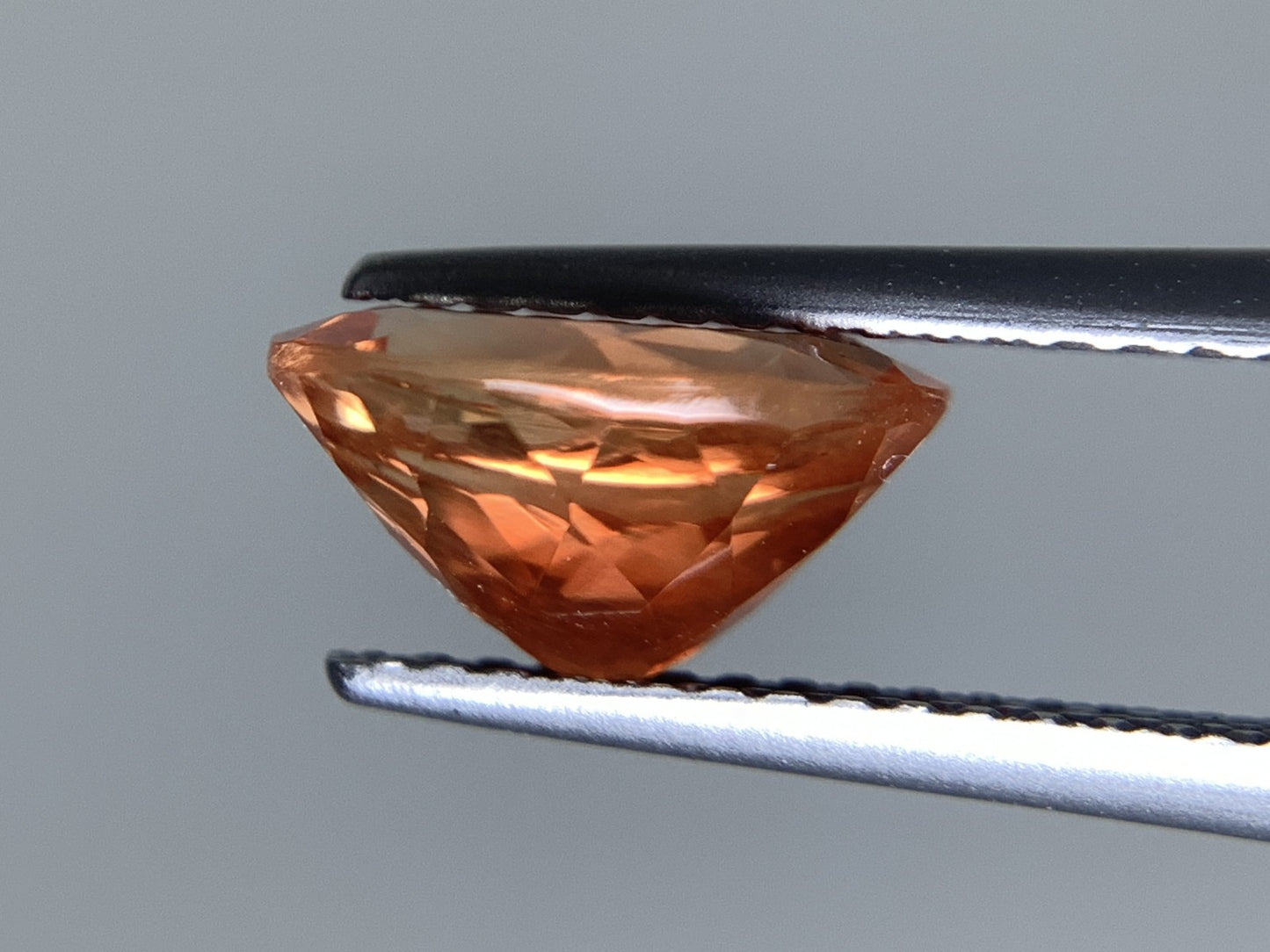 アンデシン 天然 1.683ct 宝石ソーティング付き 9.3㎜×6.8㎜×4.9㎜ ルース（ 裸石 ） 5680Y
