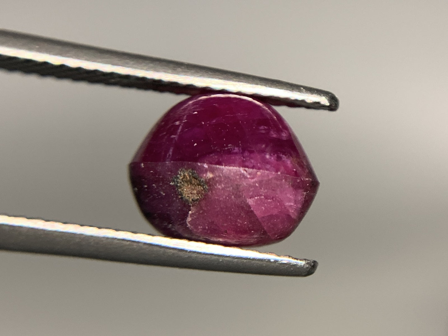 スタールビー 6.188ct  宝石ソーティング付き  9.7㎜×8.2㎜×7.8㎜  ルース（ 裸石 ） 4118Y