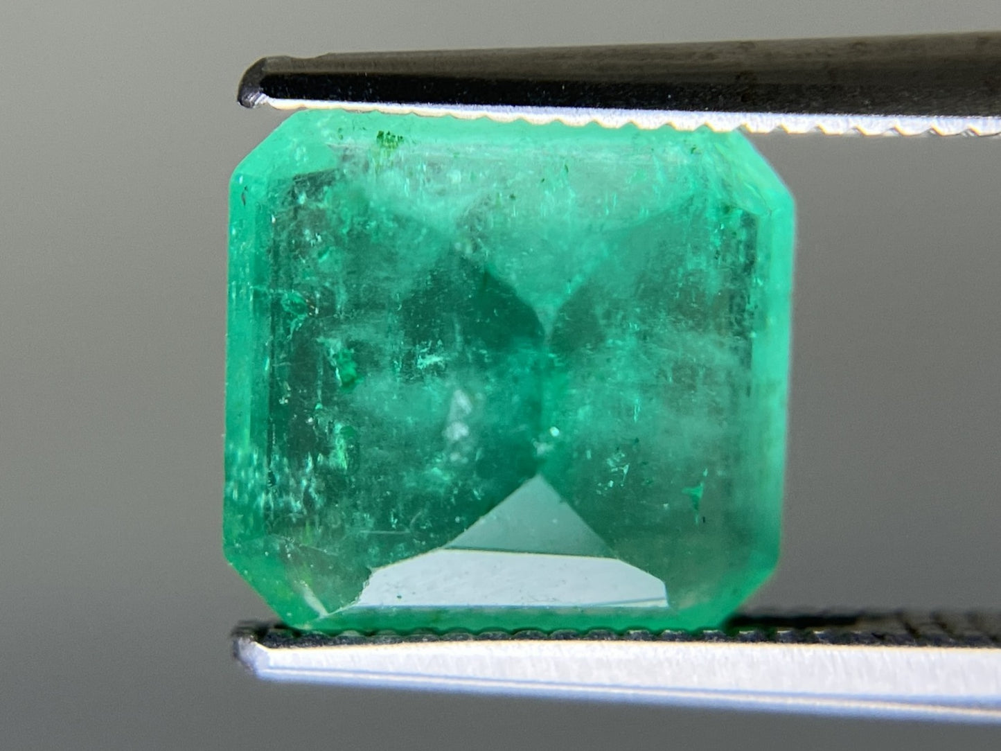 エメラルド 天然 2.979ct 中央宝石ソーティング付き 9.55㎜×8.83㎜×4.84㎜ ルース（ 裸石 ） 6187YY
