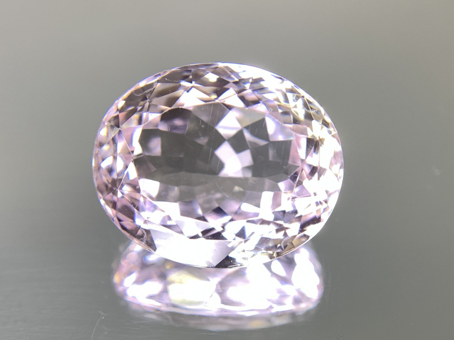 スポジュメン 17.968ct  中央宝石ソーティング付き  17.55㎜×14.49㎜×9.48㎜  天然 ルース（ 裸石 ） 4704Y
