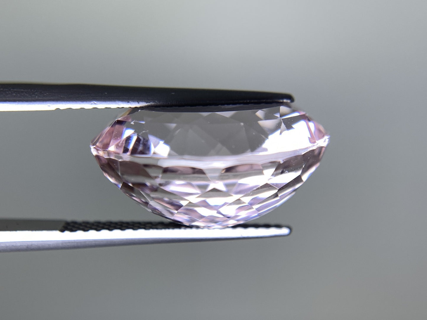 スポジュメン 17.968ct  中央宝石ソーティング付き  17.55㎜×14.49㎜×9.48㎜  天然 ルース（ 裸石 ） 4704Y