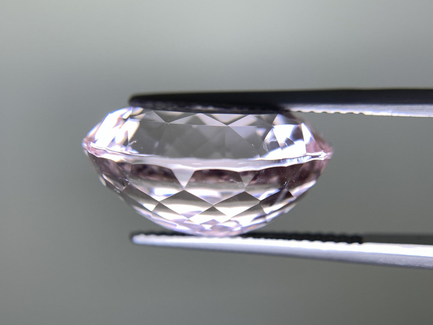 スポジュメン 17.968ct  中央宝石ソーティング付き  17.55㎜×14.49㎜×9.48㎜  天然 ルース（ 裸石 ） 4704Y