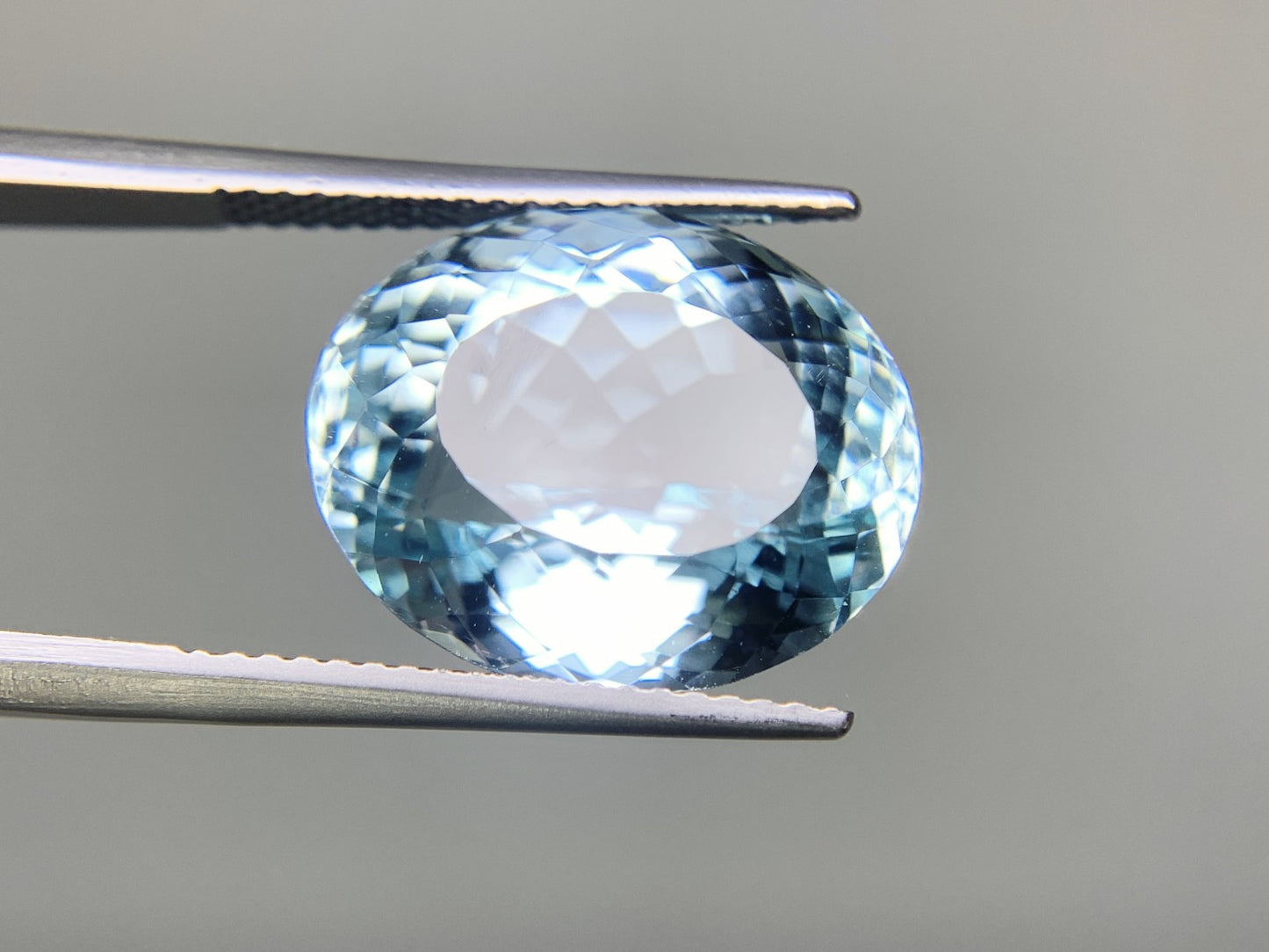 アクアマリン　12.653ct　宝石ソーティング付き　16.00㎜×13.25㎜×9.82㎜　 ルース（ 裸石 ）　 1680Y