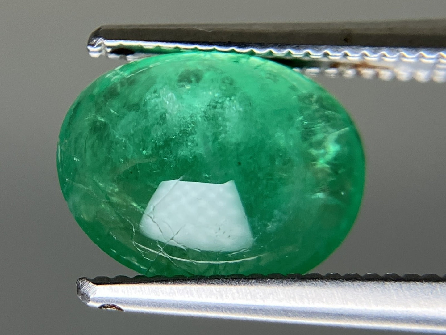 エメラルド 天然 2.561ct 中央宝石ソーティング付き 10.0㎜×7.8㎜×4.8㎜ ルース（ 裸石 ） 6136YY