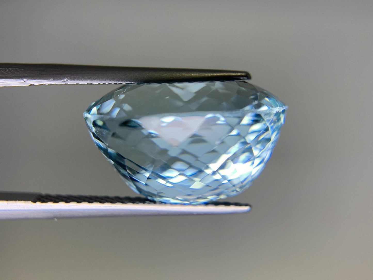 アクアマリン　12.653ct　宝石ソーティング付き　16.00㎜×13.25㎜×9.82㎜　 ルース（ 裸石 ）　 1680Y